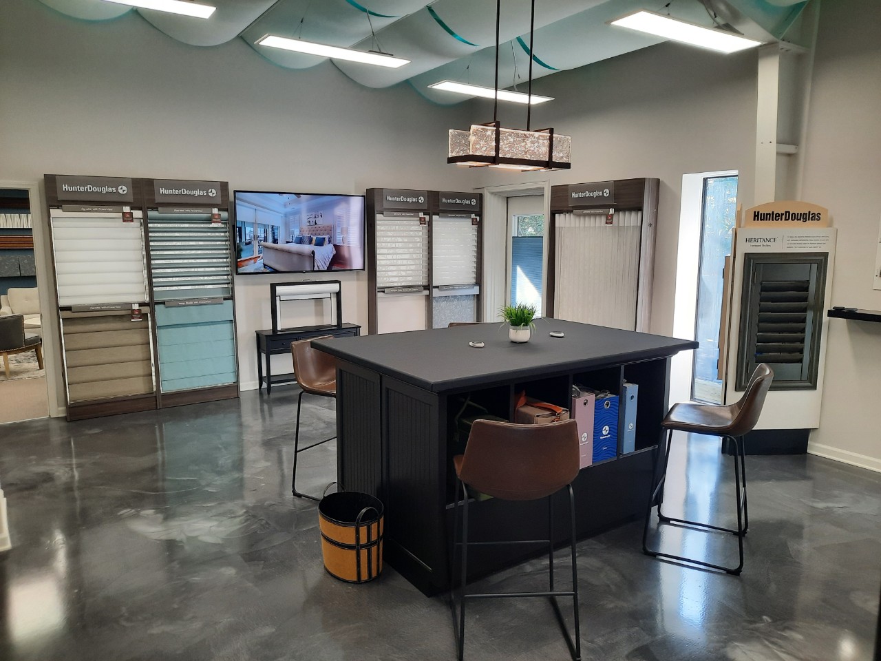 Hunter Douglas Dealer Image